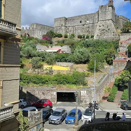 Tra Mare E Castello * La Spezia